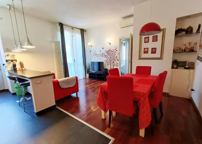 The Red Suite In Florence With Free Parking